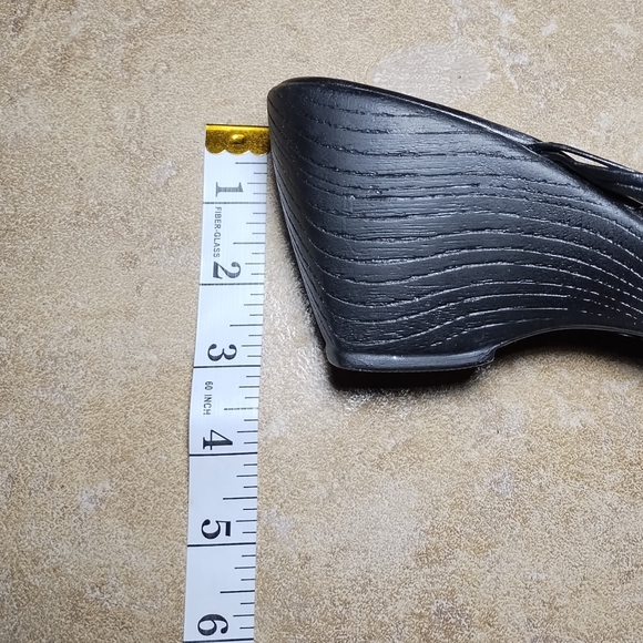 First Made In Italy Black Strappy Wedge Sandals Size 37 EUR - Picture 8 of 9